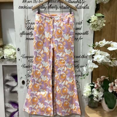 Princess Polly Brand! NWOT GROOVY PSYCHEDELIC FLORAL PATTERN JEANS STYLE FLARED BOOTCUT PANT WITH ZIPPER & BUTTON CLOSURE! Womens  Size 10 Bootcut Pants / Flared Pants Floral / Orange / Pattern / Purple / White 