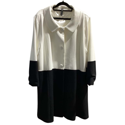 TS  Women’s Open Jacket Size 22  Black  / White 