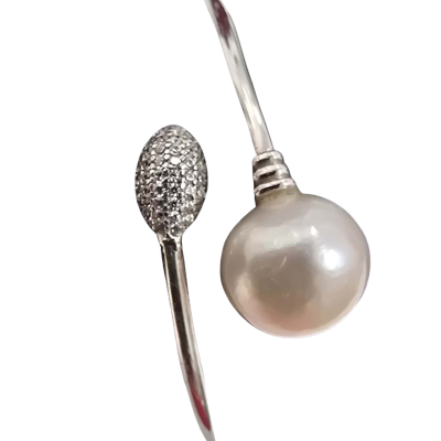 Womens Pearl and Mini Diamante Bracelet.  Silver Plate