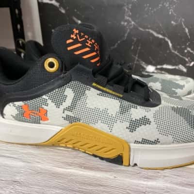 Under Armour  Tri base Size 11 