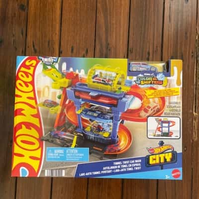 Hot Wheels City Tunnel Twist Car wash 