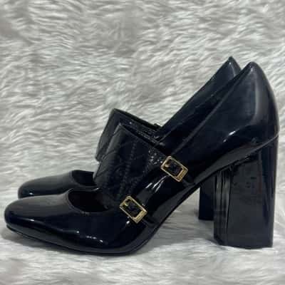 Womens  Size 9 Black  / Gold shoes