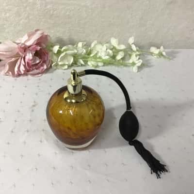 Decorative Pattern Amber Glass Perfume Bottle with Black Atomizer Tassel