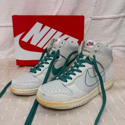 Nike Dunk HI SE (GS) Size 6Y (Women’s 7.5-8)