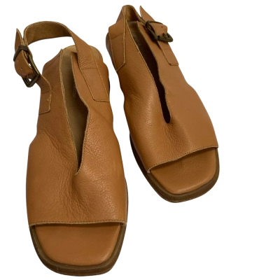 Django & Juliette  Womens  Size 40 Sandals Brown 