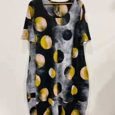 Taking Shape Womens  Size XS Midi Dress Black  / Gold / Grey / Pattern / Peach / White 