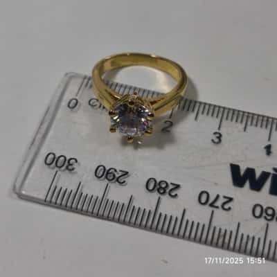 Womens 18KCT Gold Ring with Stone (3g)