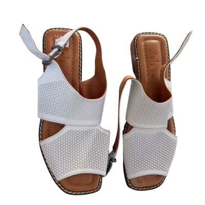New Zola Europe Womens  Size 37 White Leather Sandals