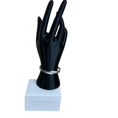 E.Louise Womens Hinged Silver Toned Bracelet