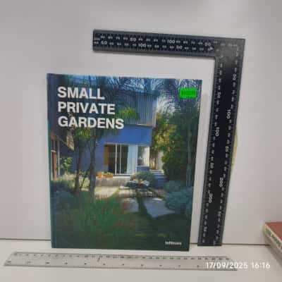 Small Private Gardens Book 