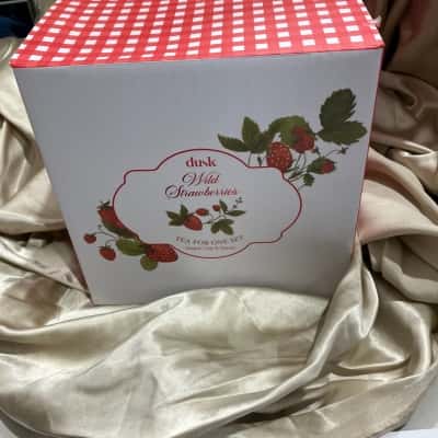 Dusk Wild Strawberries Tea for one set