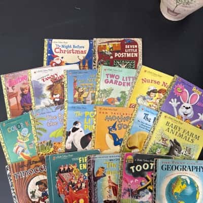 19 Story books” A little golden book”( B 11)