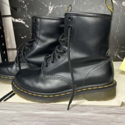 Dr Martens   Size 4 UK Black  8 hole boots 