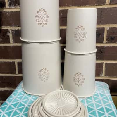 Vintage / Retro Tupperware Containers x 4