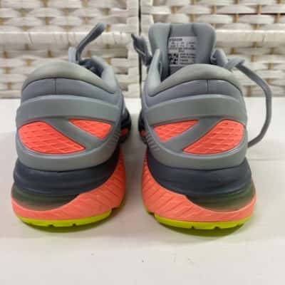 Asics Women’s  Size 7 1/2 Gel Kayano shoes