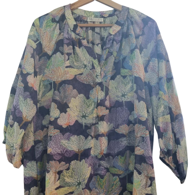 Fella Hamilton Womens  Size 12 3/4 Sleeve Shirt / Blouse / V-Neck Top Floral / Purple 