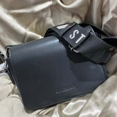  St. Oddity Womens Cross Body Bag Black  