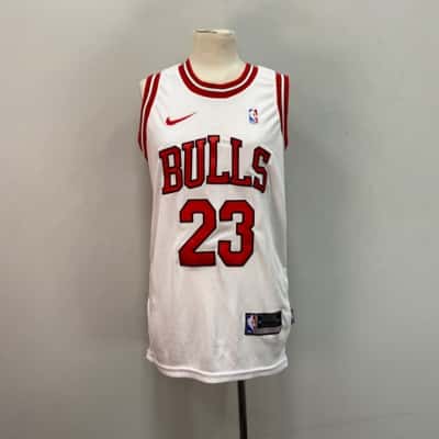 NBA / Nike Chicago Bulls #23 Jordan Mens  Size M Jersey Red / White 