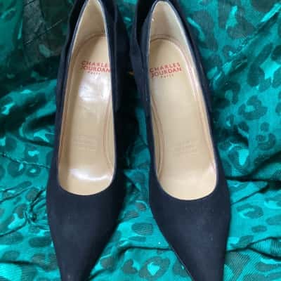 Charles Jourdan Vintage Size 6.5 Black  Pointed Toe Stiletto Pumps.