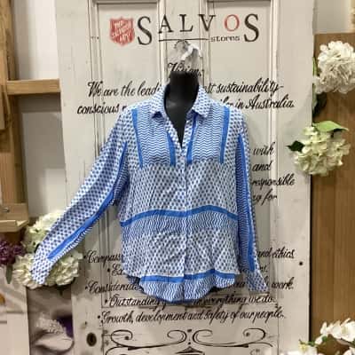 Sophie Moran Melbourne Brand! DESIGNED IN AUSTRALIA! MADE IN INDONESIA! Womens  Size XS Long Sleeve Shirt / Long Sleeve Top Blue / Pattern / White 
