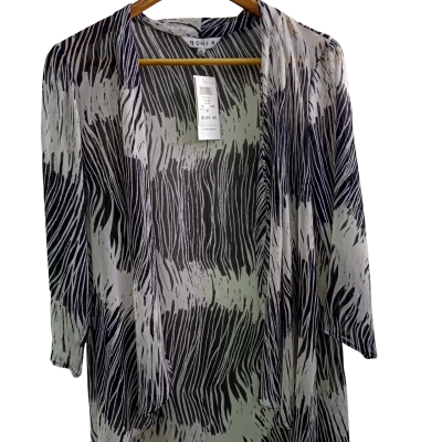 BNWT Noni B Womens  Size S 3/4 Sleeve Top Black  / Pattern / White 