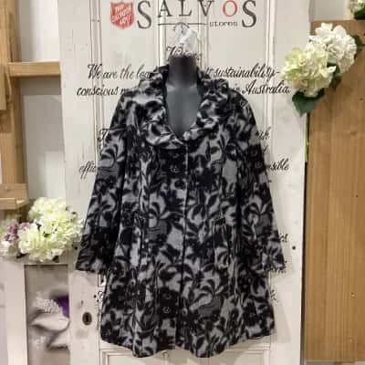 WHISPERS BRAND ! WARM WINTER RUFFLE NECK LONGLINE SINGLE BREAST JACKET! Womens  Size XL Black  / Floral / Grey / Pattern 