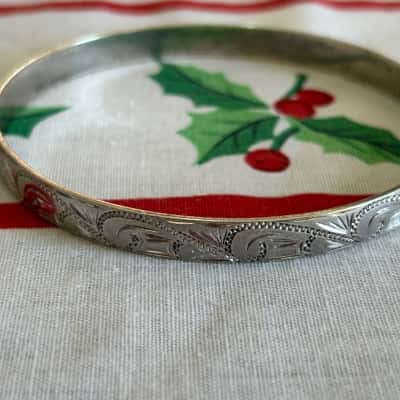 Women’s Silver 925 Engraved Name Bracelet (B14)