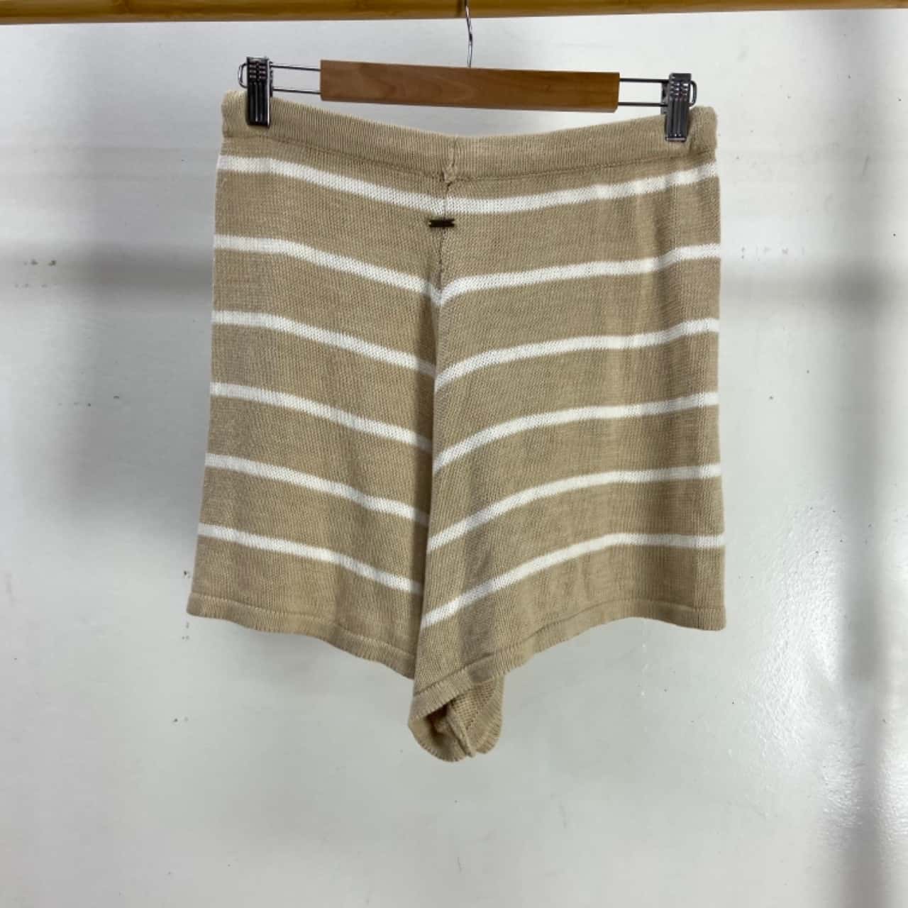 Ghanda Size M Beige Knitwear HW Shorts (s)