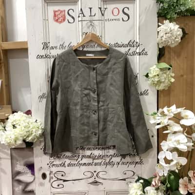 BANANA BLUE BRAND! Womens  Size L Button Up Top / Long Sleeve Shirt Olive! MADE WITH 100% LINEN AND MADE IN AUSTRALIA! BEAUTIFUL LINEN BUTTON UP WITH FUNCTIONAL POCKETS! GREAT FOR DAY OR NIGHT!