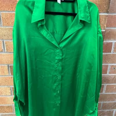  Womens H & M Size L Button Up Long Sleeve Top Green 