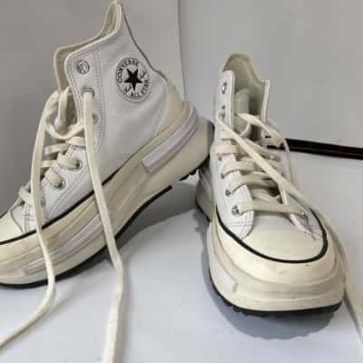 Converse Womens Sneakers Size 5.5 (refer to sizing label)