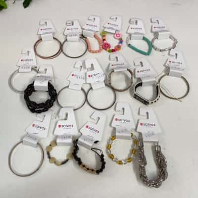  Mixed bag of bracelets/bangles 