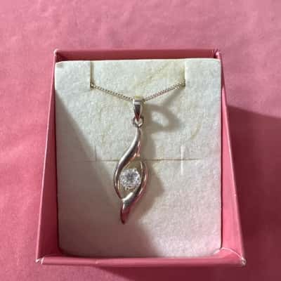 Ladies Prouds Silver 925 Silver Necklace w/ Pendant