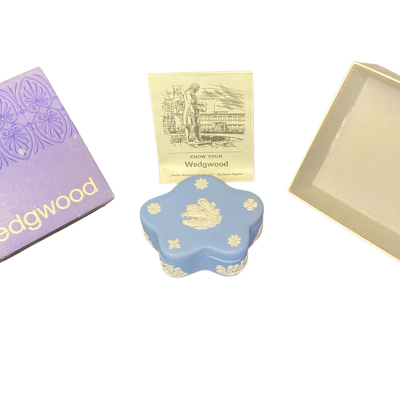 Wedgwood - Blue Jasperware Cloud Shaped Trinket Box - Aurora & Chariot