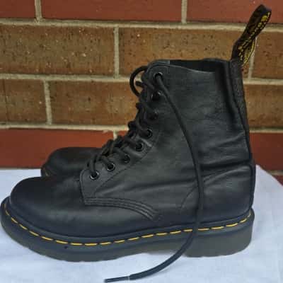 Dr Martens Womens  Size 38\5 black boots