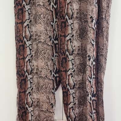  Womens  Size 18 Casual Pants Animal print 
