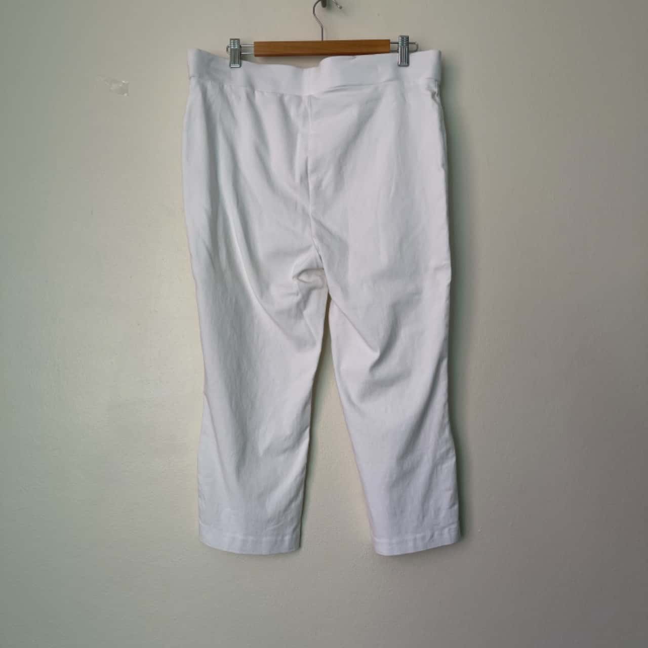 Rockmans Womens Size 16 White 3/4 pants