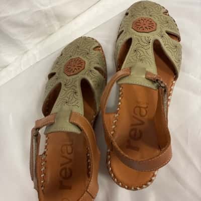 Reva Womens  Size 41 Sandals Khaki / Natural 
