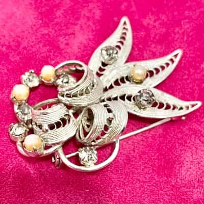 Vintage Filligree Gemstone Brooch 