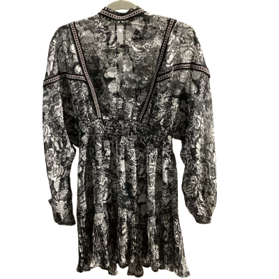 BNWT Topshop Womens  Size 29 Floral Dress / Long Sleeve Dress / Mini Dress Black  /White RRP $92.50