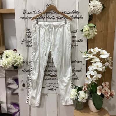 LA STRADA BRAND! Womens  Size M High Waisted Pants White! MADE IN ITALY! STUNNING WHITE PANTS WITH RHINESTONE PRESS STUDS DOEN THE SIDE! GREAT FOR DRESSING UP OR DOWN! VERY SOFT! HAS TIE WAIST!