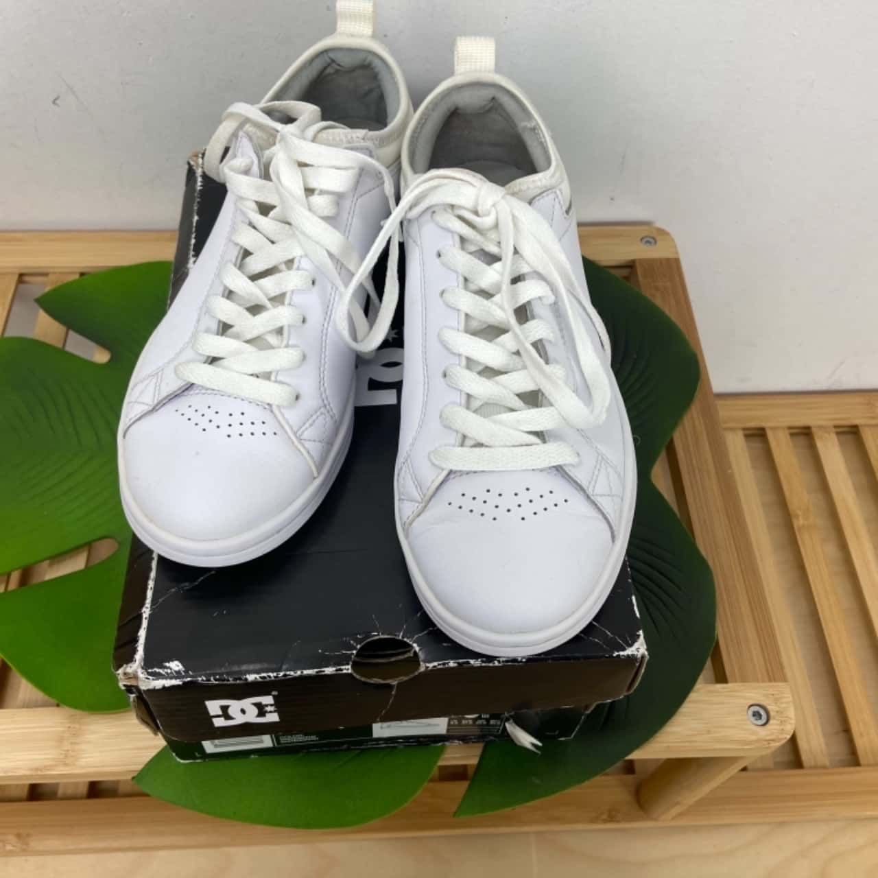 DC Shoes Womens Size 6 White Sneakers