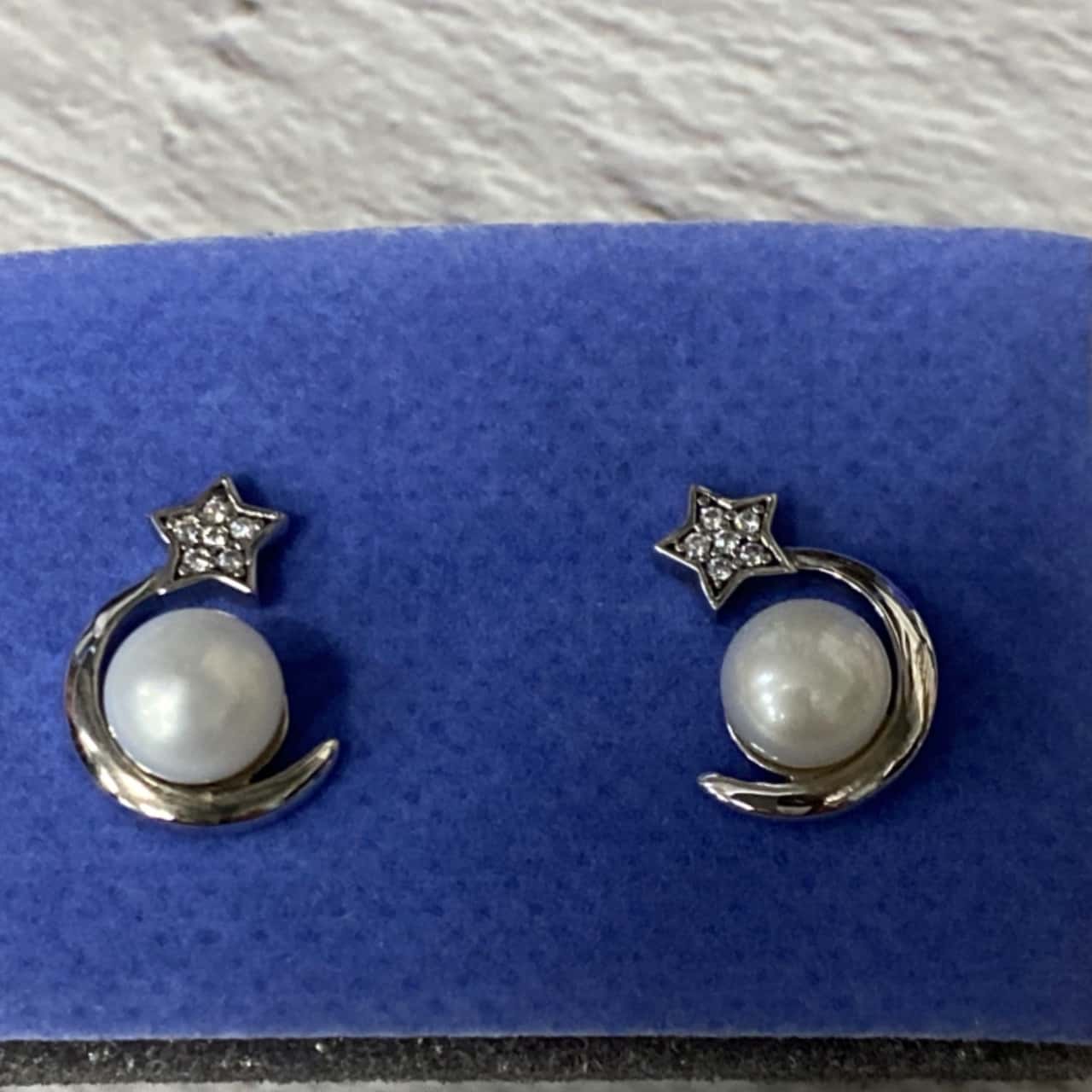 Fortune star earrings in pearl main image 1
