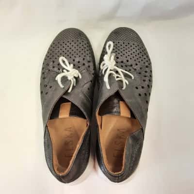 Elska  Size 41 Metallic / Silver Oxford Sneakers 