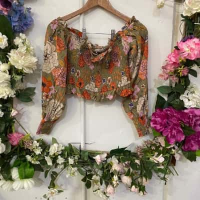  Womens  Size M Off-the-shoulder Top Floral 