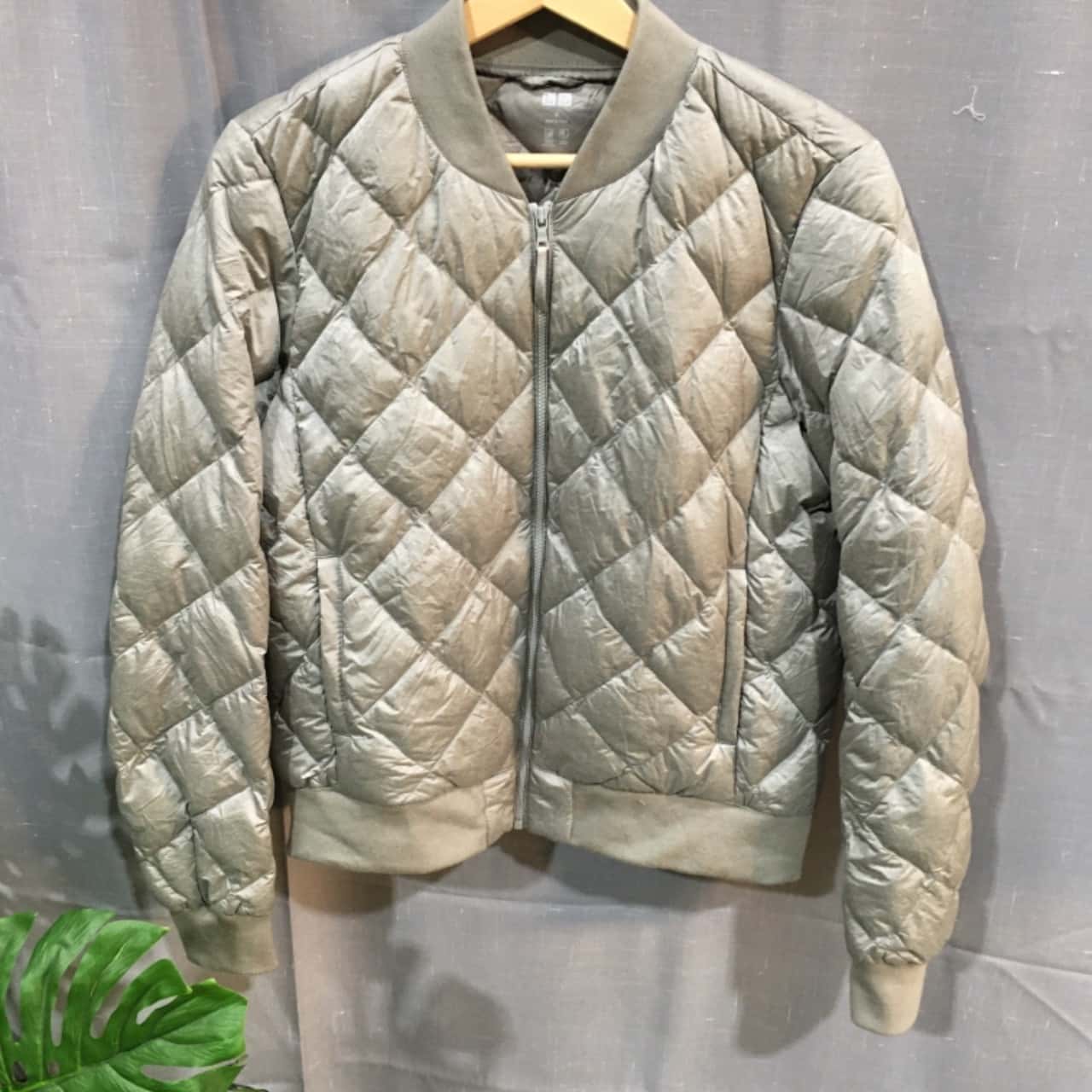 Uniqlo Women's Size M Grey Quilt Lightweight Down Jacket (s)