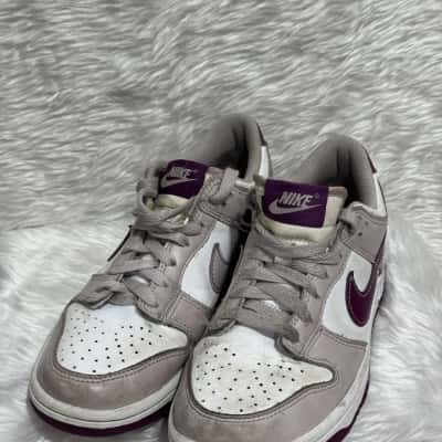  Nike Womens  Size 5 Sneakers Purple / White 