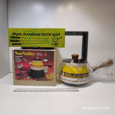 Sun Valley Fondue Ensemble Set and 6pcs Fondue Fork Set As New Unused 