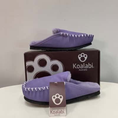  Koalabi Sheepskin Moccasin Slides Size 7  