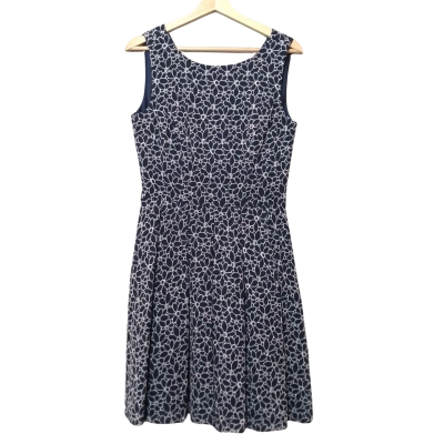 Review Women's Size 10 Sleeveless Navy Blue and White Floral Dress